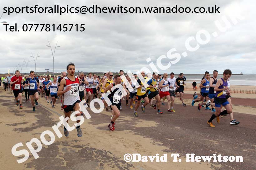 Start of the Sand Dancer 10k, South Shields. Photo: David T. Hewitson/Sports for All Pics